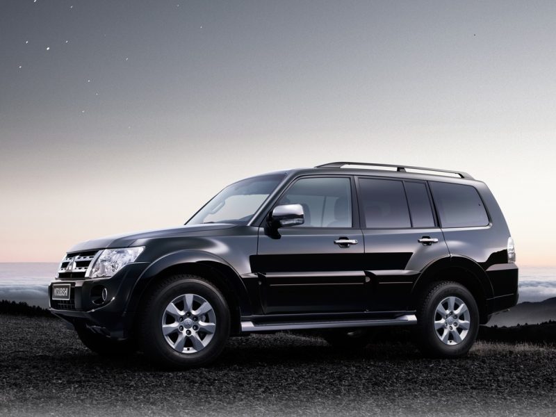 Mitsubishi Pajero AWD – 7 Seats