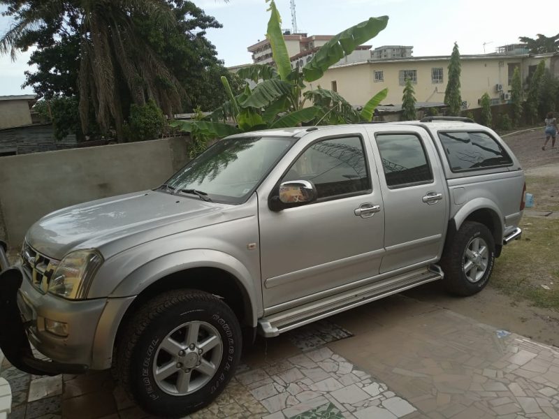 PICK-UP ISUZU 2