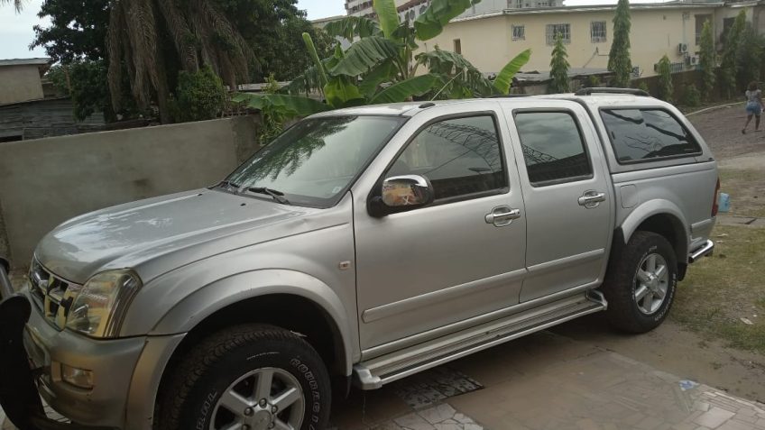 PICK-UP ISUZU 2