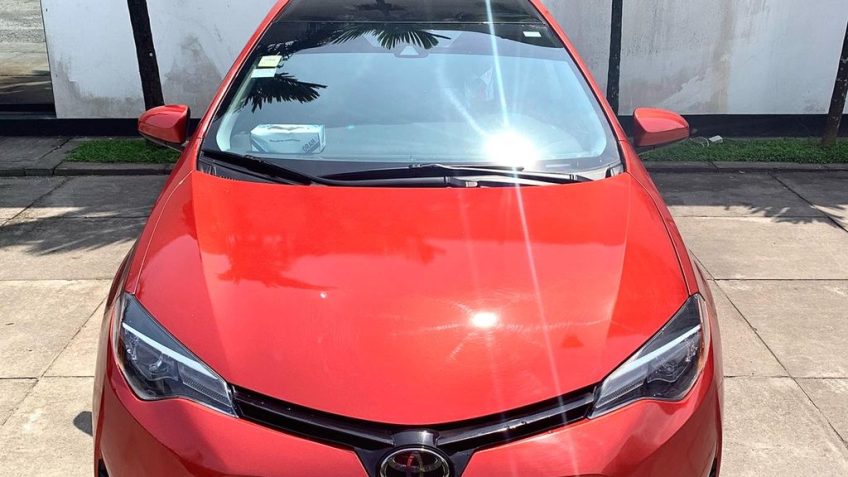 TOYOTA COROLLA 2018
